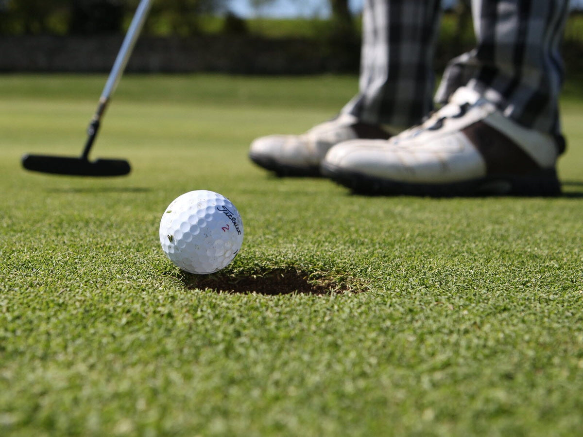 Quelles balles de golf pour seniors ? Nos conseils pour faire le bon choix